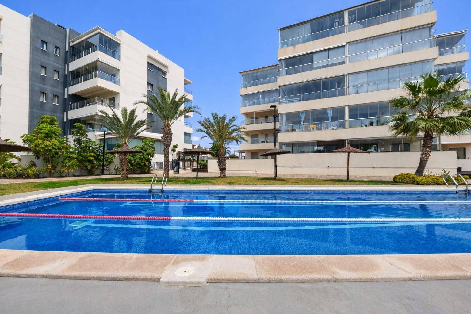 3 makuuhuone Huoneisto myytävänä paikassa Orihuela Costa mukana uima-altaan - 298 000 € (Ref: 9837770)
