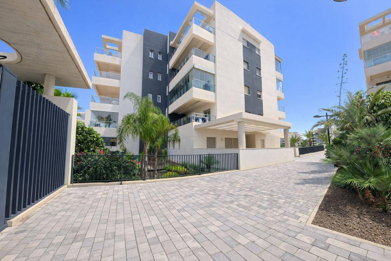 3 makuuhuone Huoneisto myytävänä paikassa Orihuela Costa mukana uima-altaan - 298 000 € (Ref: 9837770)