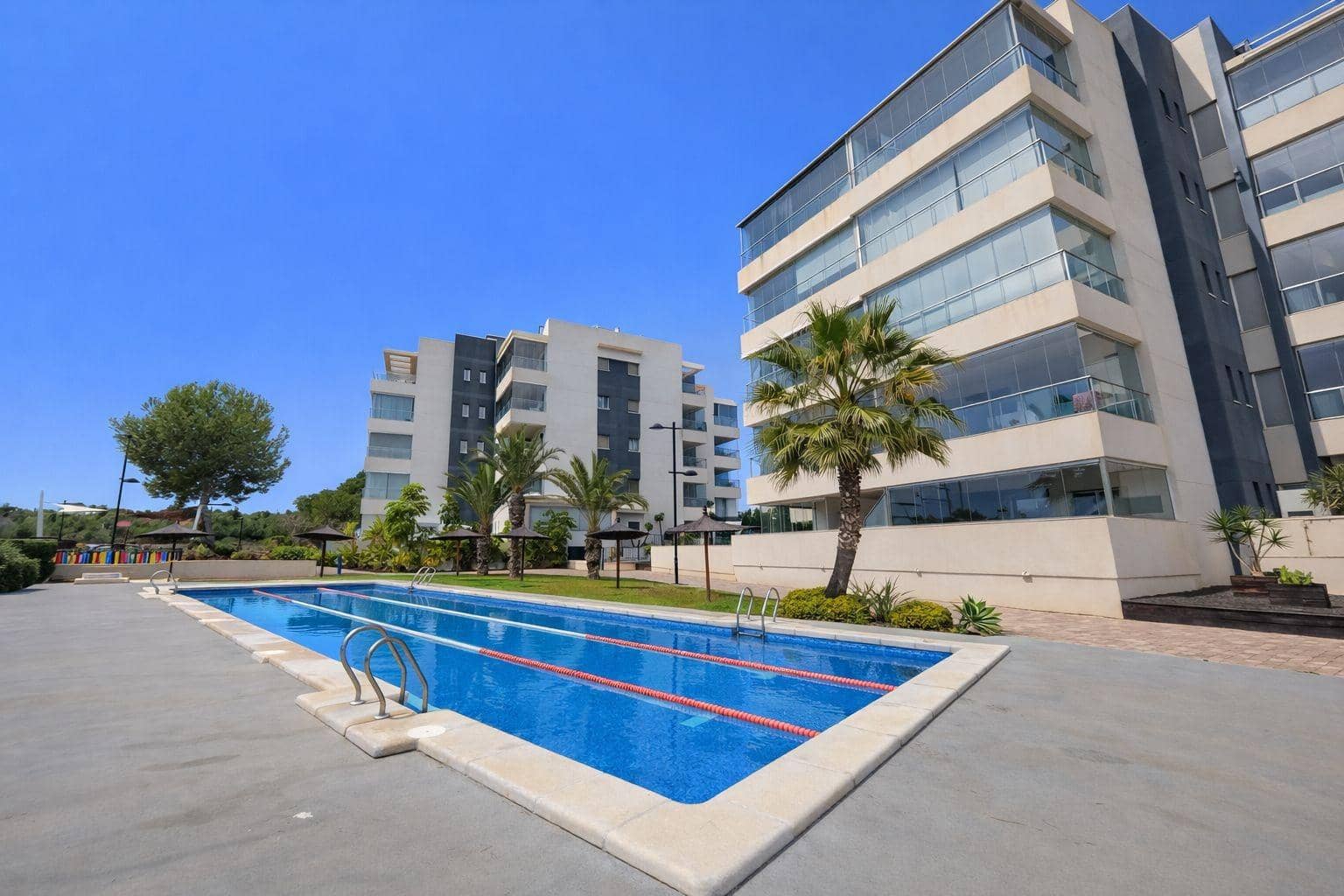 3 makuuhuone Huoneisto myytävänä paikassa Orihuela Costa mukana uima-altaan - 298 000 € (Ref: 9837770)