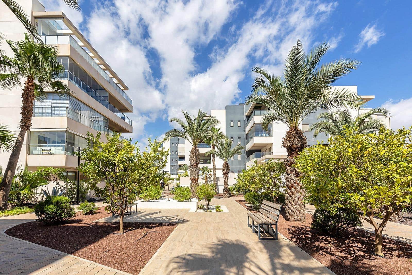 3 makuuhuone Huoneisto myytävänä paikassa Orihuela Costa mukana uima-altaan - 298 000 € (Ref: 9837770)