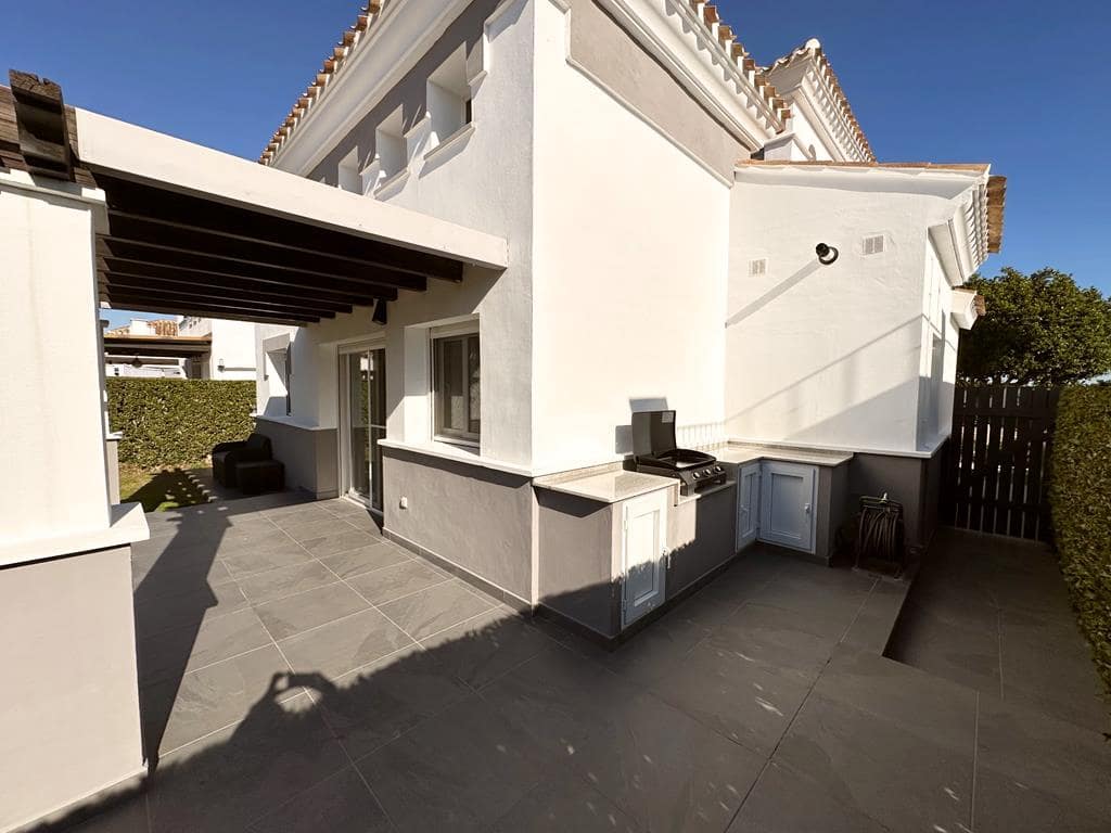 2 bedroom Villa for sale in La Torre Golf Resort with garage - € 259,950 (Ref: 9838089)