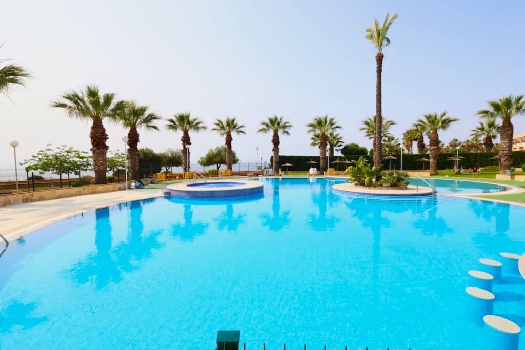 2 soverom Leilighet til leie i Dehesa de Campoamor med svømmebasseng garasje - € 945 (Ref: 9875648)