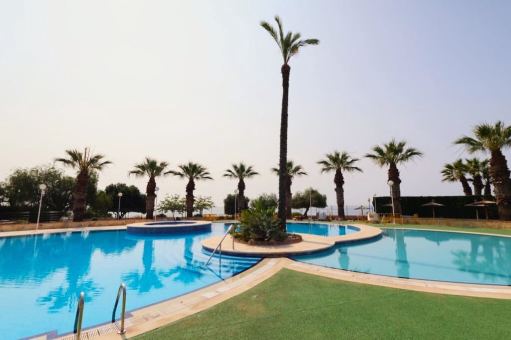 2 soverom Leilighet til leie i Dehesa de Campoamor med svømmebasseng garasje - € 945 (Ref: 9875648)