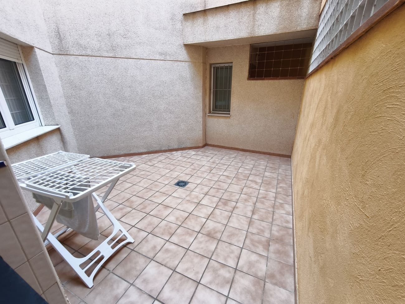 2 bedroom Apartment for rent in Orihuela Costa with pool garage - € 950 (Ref: 9875648)