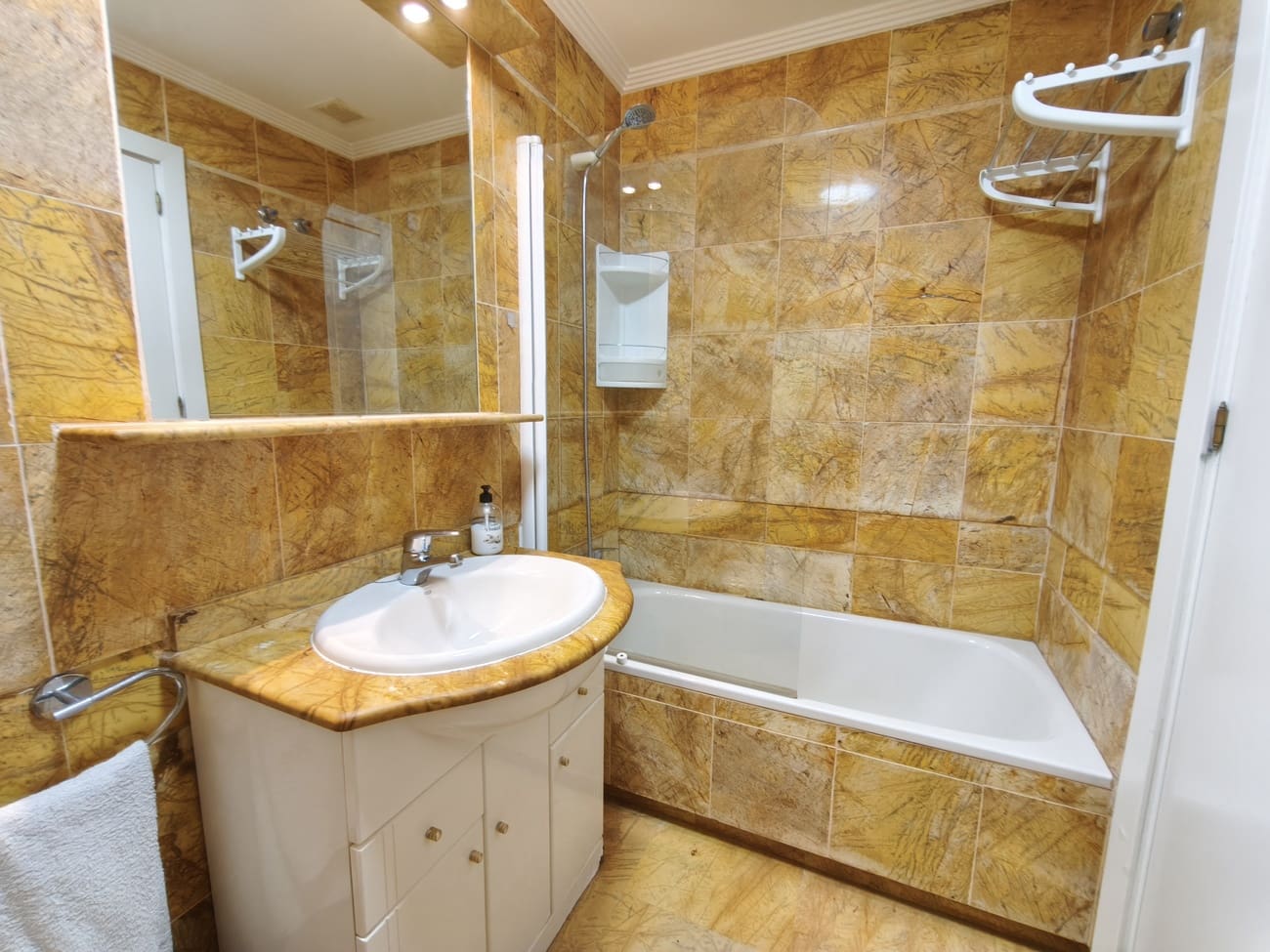 2 bedroom Apartment for rent in Orihuela Costa with pool garage - € 950 (Ref: 9875648)