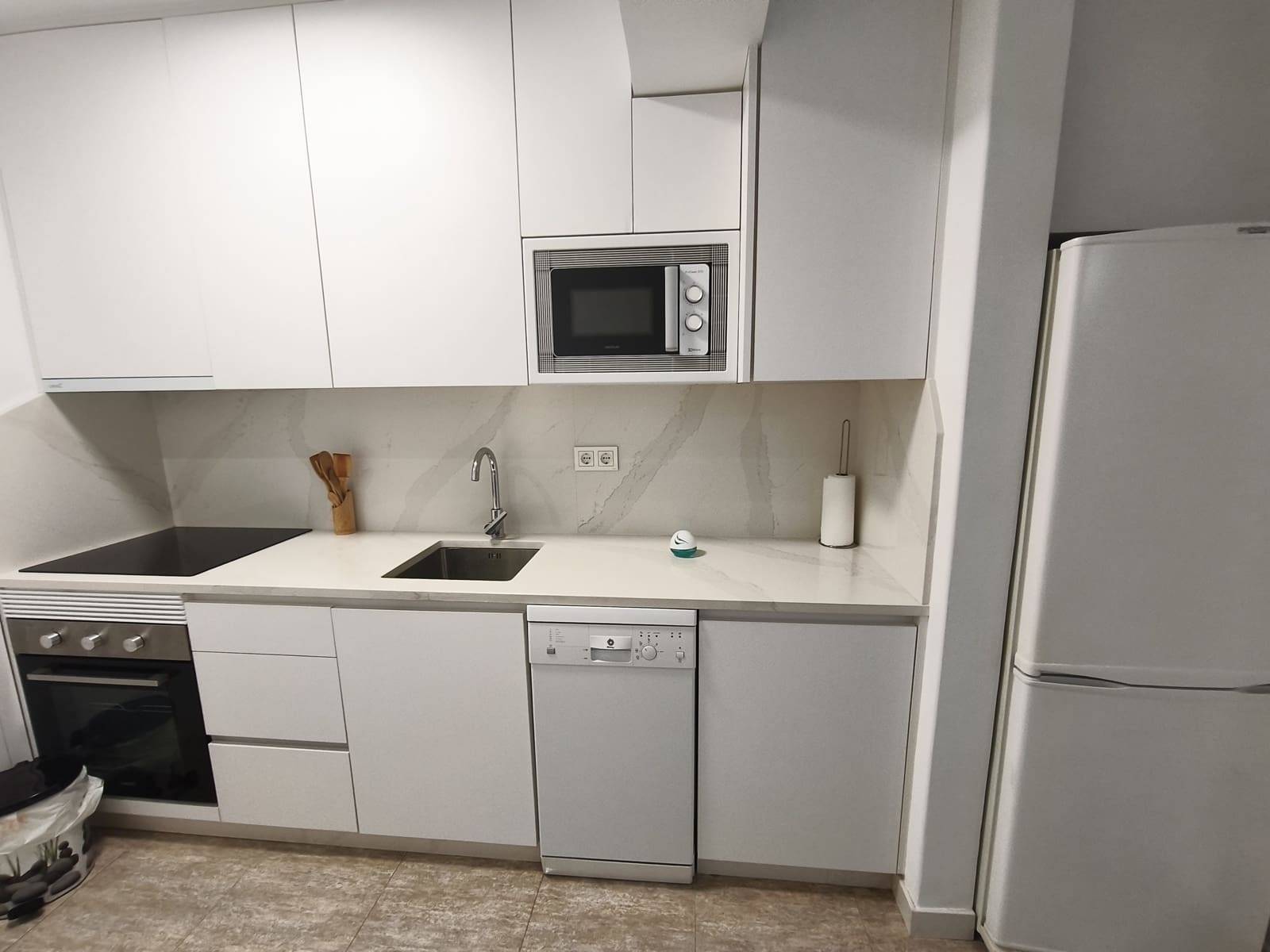 1 makuuhuone Yksiö vuokrattavana paikassa Dehesa de Campoamor mukana 
autotalli - 750 € (Ref: 9877445)
