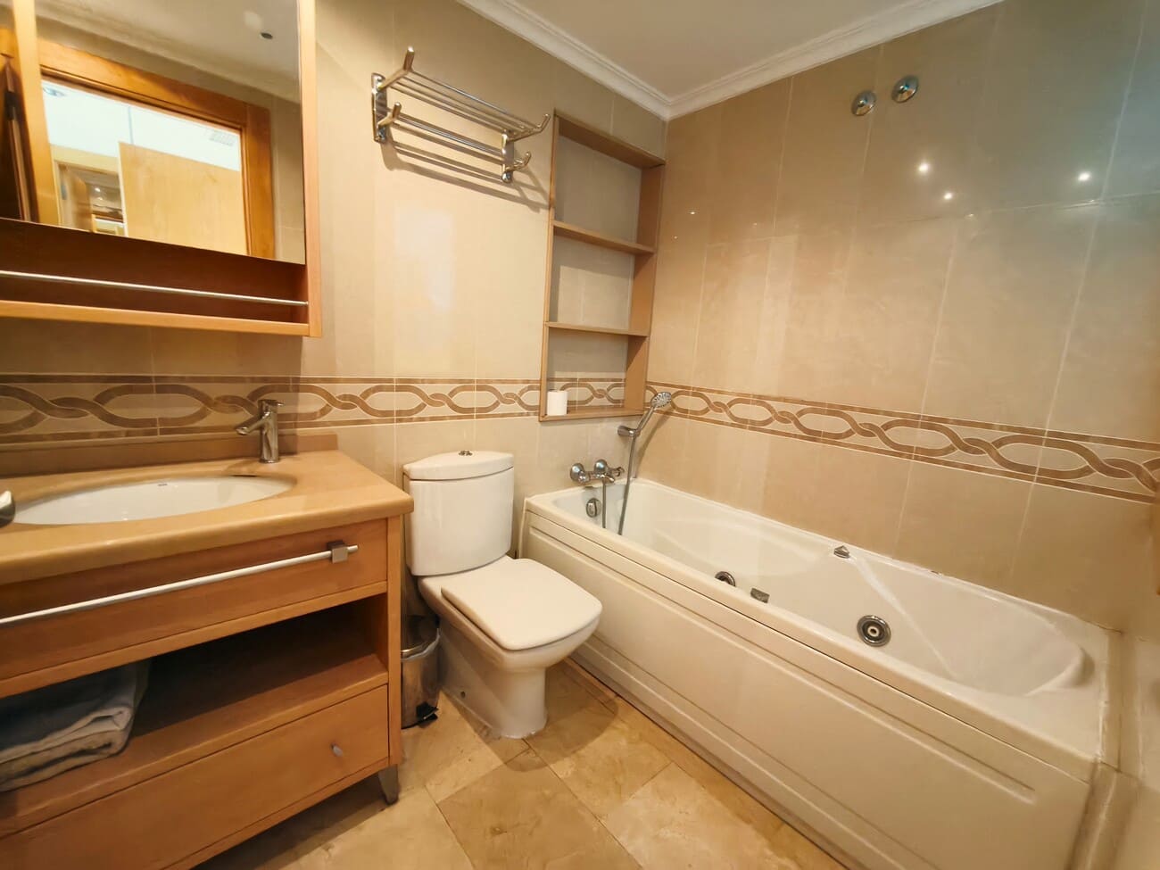 2 Zimmer Apartment zu vermieten in Dehesa de Campoamor mit Pool Garage - 1.500 € (Ref: 9883690)