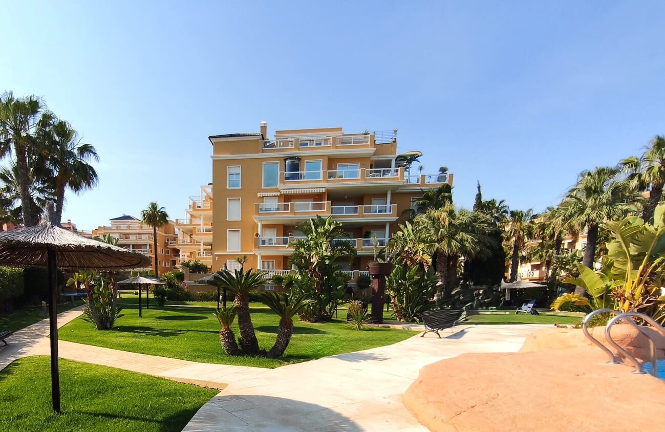 2 Zimmer Apartment zu vermieten in Dehesa de Campoamor mit Pool Garage - 1.500 € (Ref: 9883690)