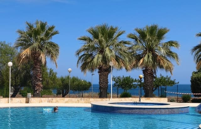 Appartement de 2 chambres à louer à Dehesa de Campoamor, Orihuela avec piscine garage - 950 € (Ref: 9889440)