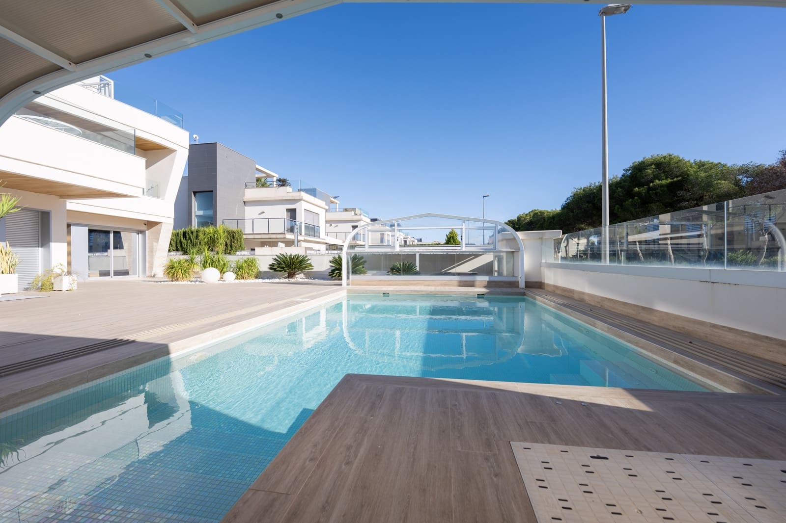 4 sovrum Villa till salu i Orihuela Costa med pool garage - 1 890 000 € (Ref: 9889522)