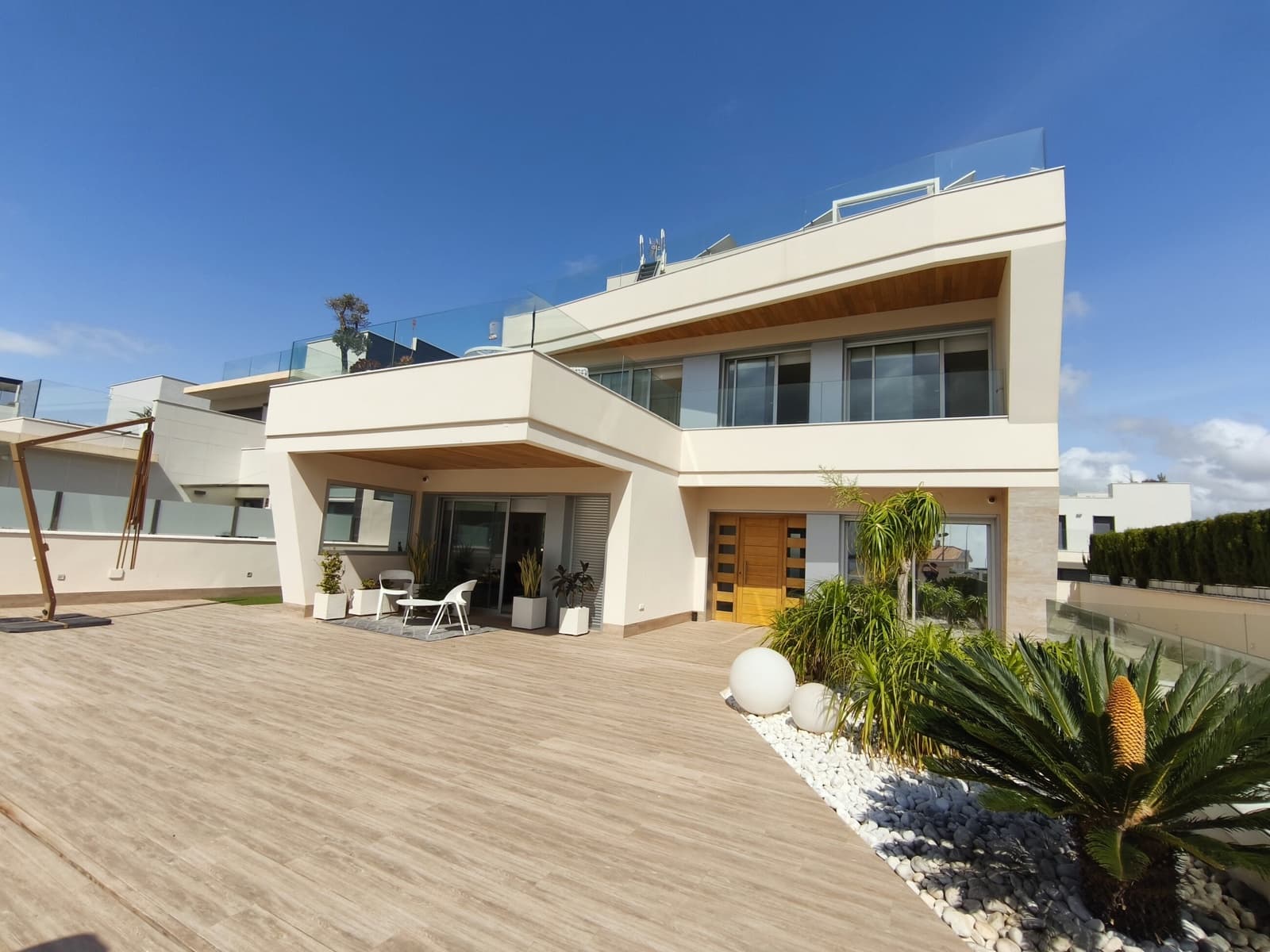 4 bedroom Villa for sale in Dehesa de Campoamor with pool garage - € 1,890,000 (Ref: 9917620)