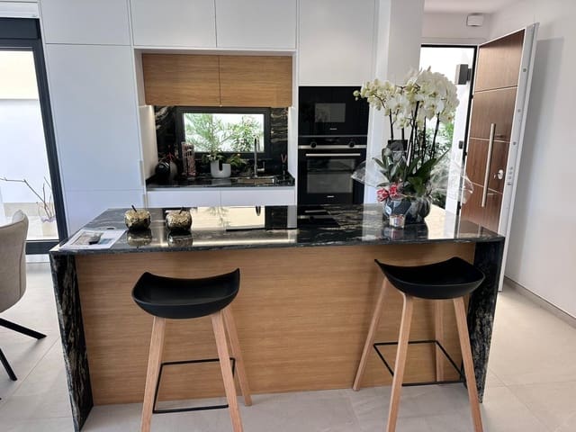 3 soverom Villa til salgs i San Pedro del Pinatar ciudad, San Pedro del Pinatar med svømmebasseng garasje - € 489 000 (Ref: 9931163)