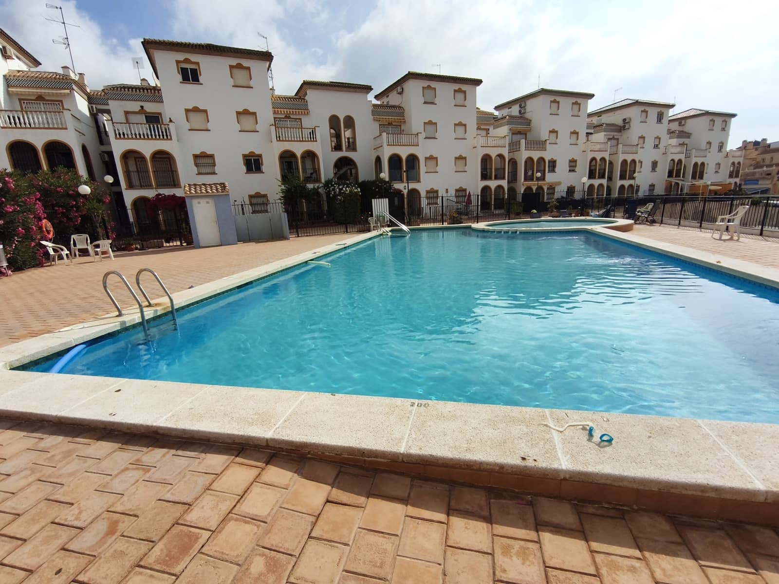 2 quarto Apartamento para arrendar em La Zenia com piscina - 990 € (Ref: 9931169)
