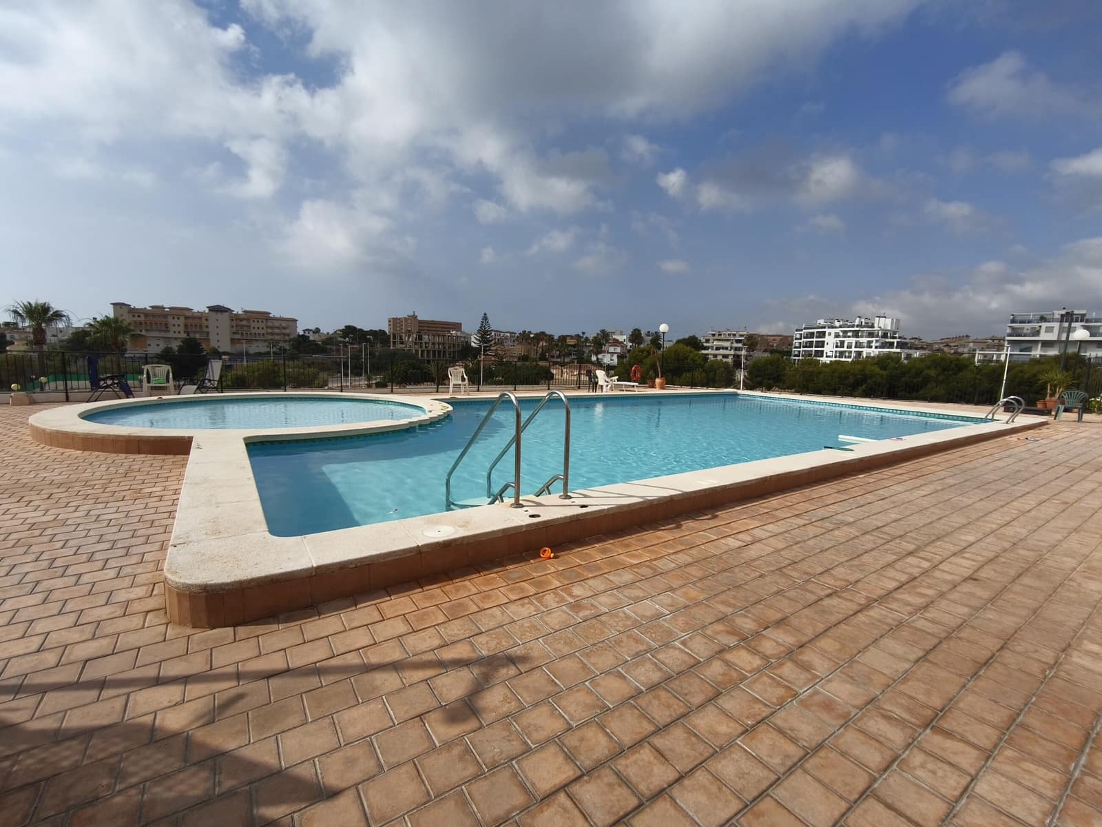 2 quarto Apartamento para arrendar em La Zenia com piscina - 990 € (Ref: 9931169)