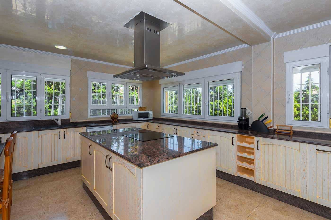 5 slaapkamer Villa te huur in Cabo Roig met zwembad garage - € 2.800 (Ref: 9989446)
