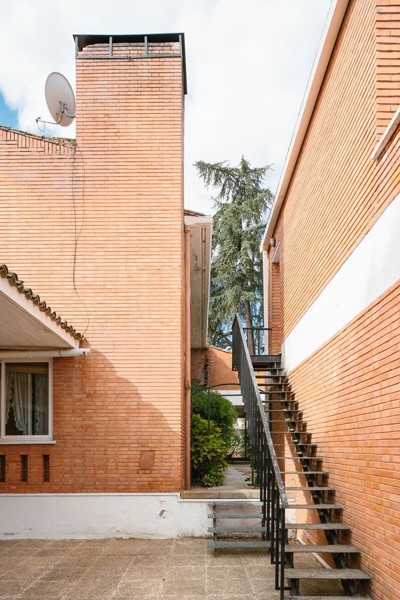 9 bedroom Villa for sale in Madrid city with pool garage - € 3,150,000 (Ref: 9834194)