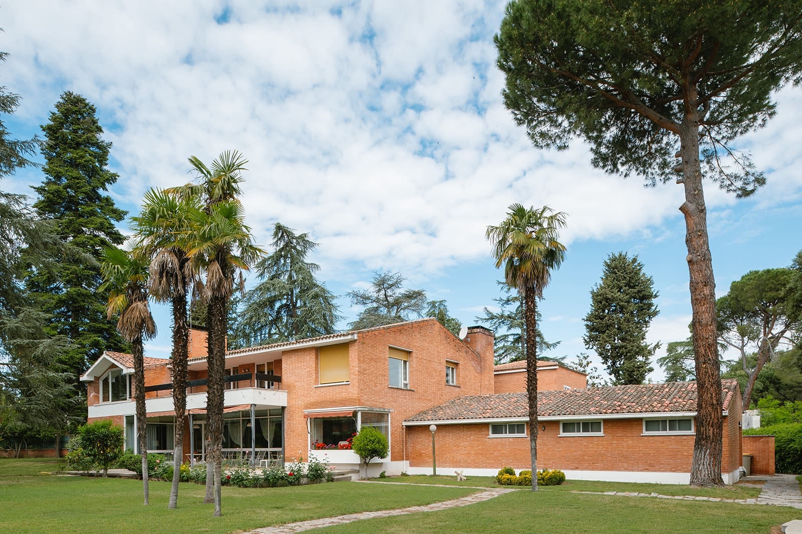 9 bedroom Villa for sale in Madrid city with pool garage - € 3,150,000 (Ref: 9834194)