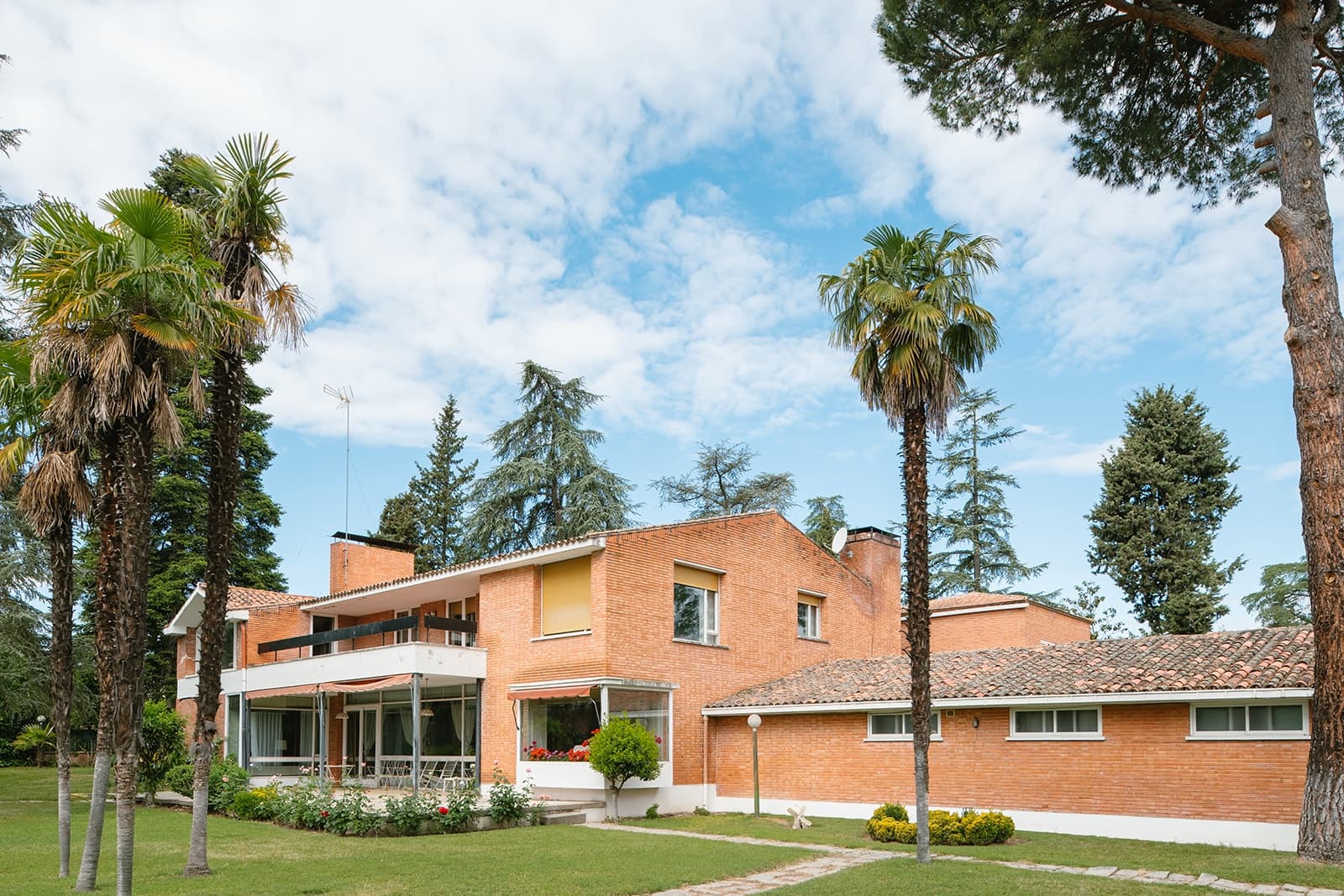 9 bedroom Villa for sale in Madrid city with pool garage - € 3,150,000 (Ref: 9834194)