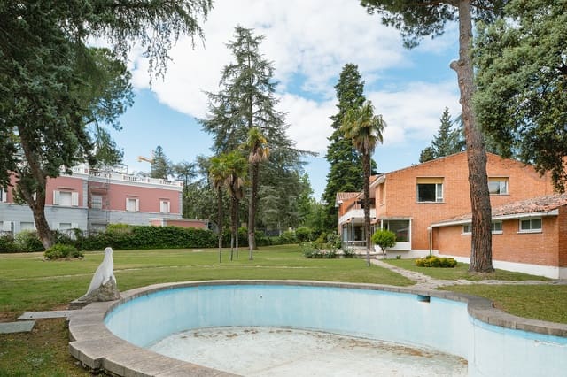 Chalet de 9 habitaciones en Moncloa - Aravaca, Madrid ciudad en venta con piscina garaje - 3.150.000 € (Ref: 9834194)