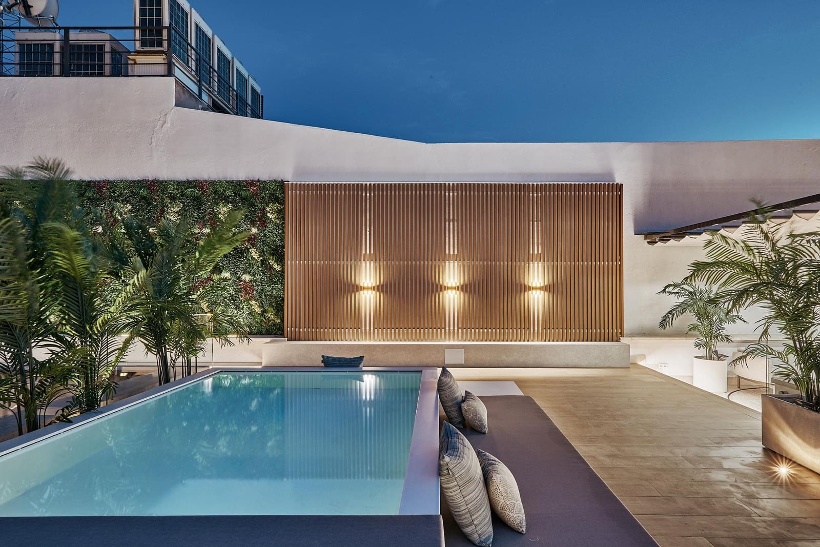 4 bedroom Penthouse for sale in Madrid city with pool - € 3,300,000 (Ref: 9841595)