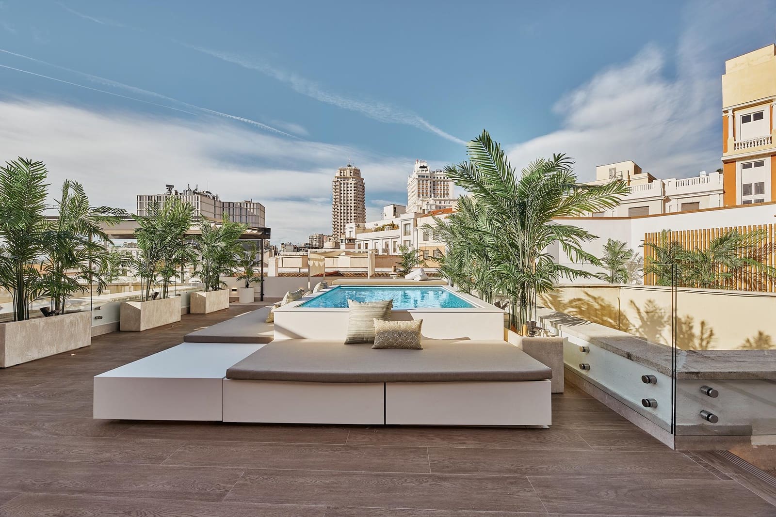 4 bedroom Penthouse for sale in Madrid city with pool - € 3,300,000 (Ref: 9841595)