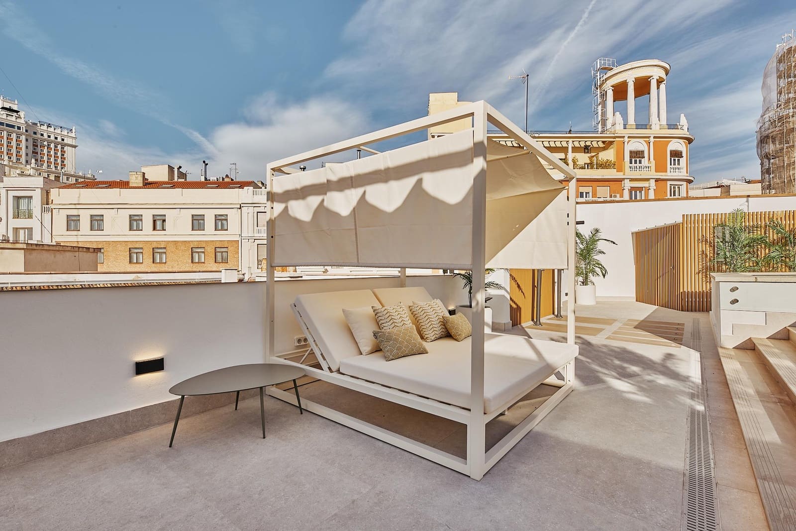 4 bedroom Penthouse for sale in Madrid city with pool - € 3,300,000 (Ref: 9841595)