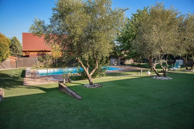 2 soveværelse Finca/Landehus til salg i Tres Cantos med swimmingpool garage - € 325.000 (Ref: 9854268)