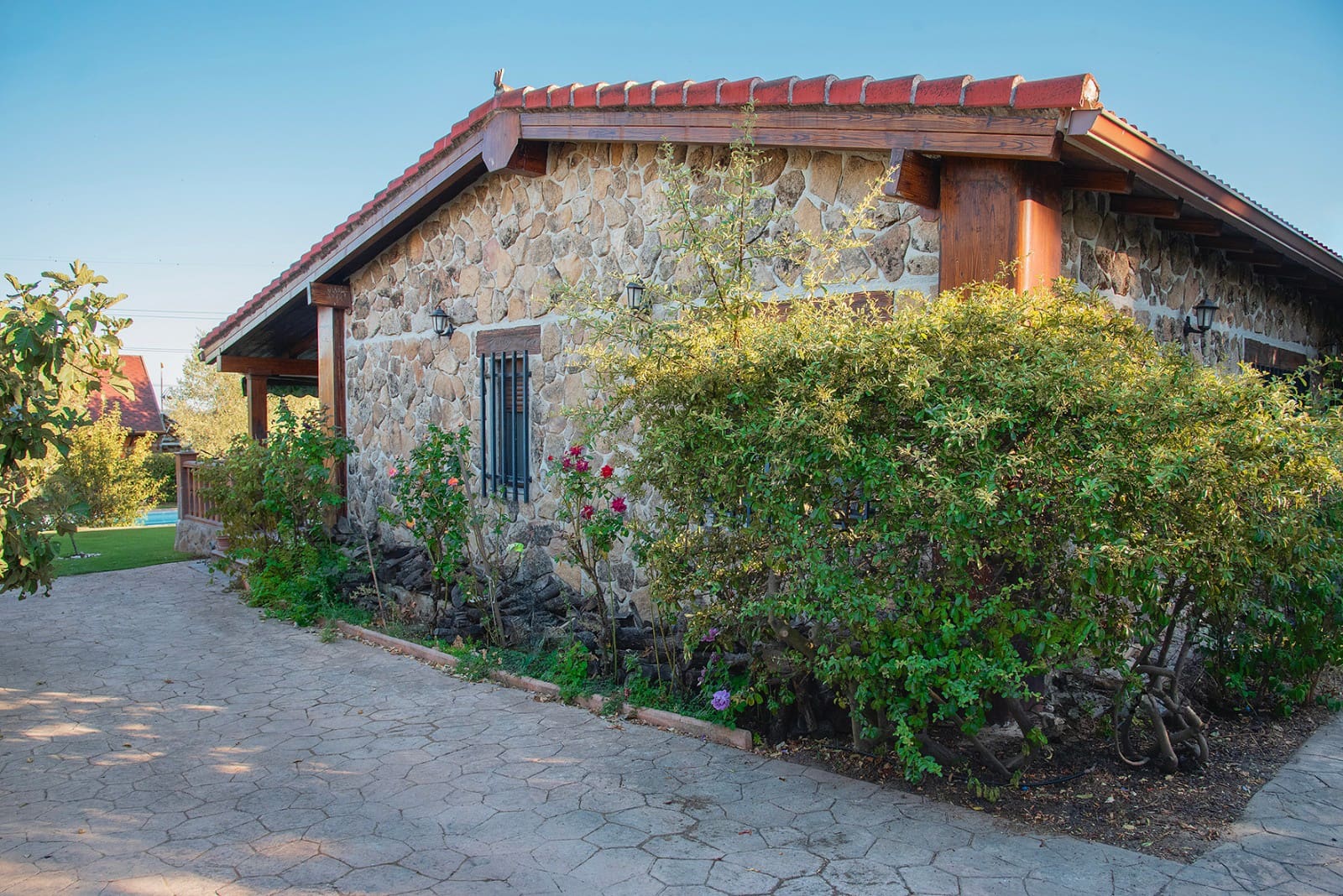2 soveværelse Finca/Landehus til salg i Tres Cantos med swimmingpool garage - € 325.000 (Ref: 9854268)