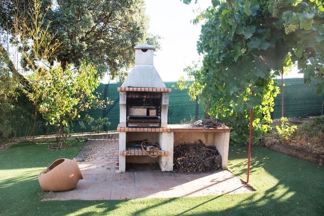 2 soveværelse Finca/Landehus til salg i Tres Cantos med swimmingpool garage - € 325.000 (Ref: 9854268)