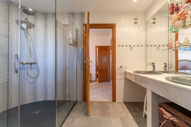 Finca/Country House for sale in Moncloa - Aravaca, Madrid city with pool - € 3,150,000 (Ref: 9858373)