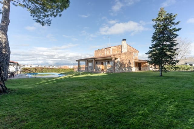 Finca/Country House for sale in Moncloa - Aravaca, Madrid city with pool - € 3,150,000 (Ref: 9858373)
