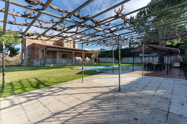 Finca/Country House for sale in Moncloa - Aravaca, Madrid city with pool - € 3,150,000 (Ref: 9858373)