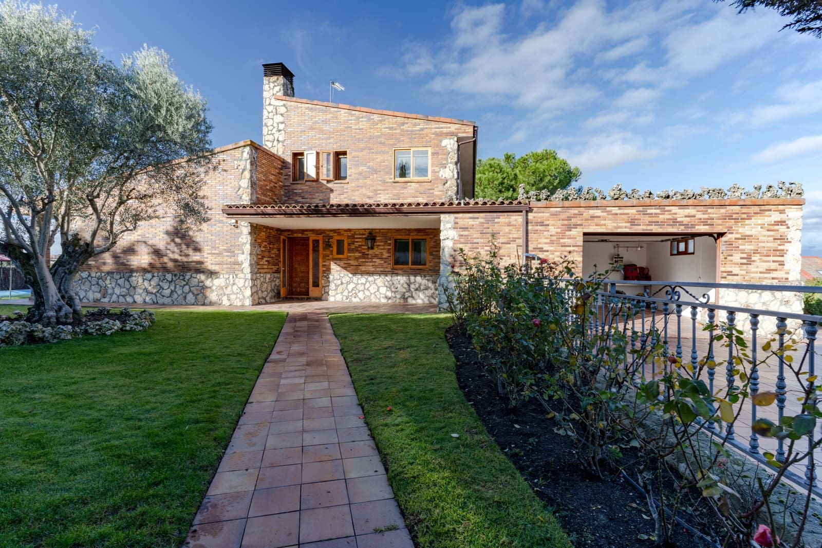 Finca/Country House for sale in Madrid city with pool - € 3,150,000 (Ref: 9858373)