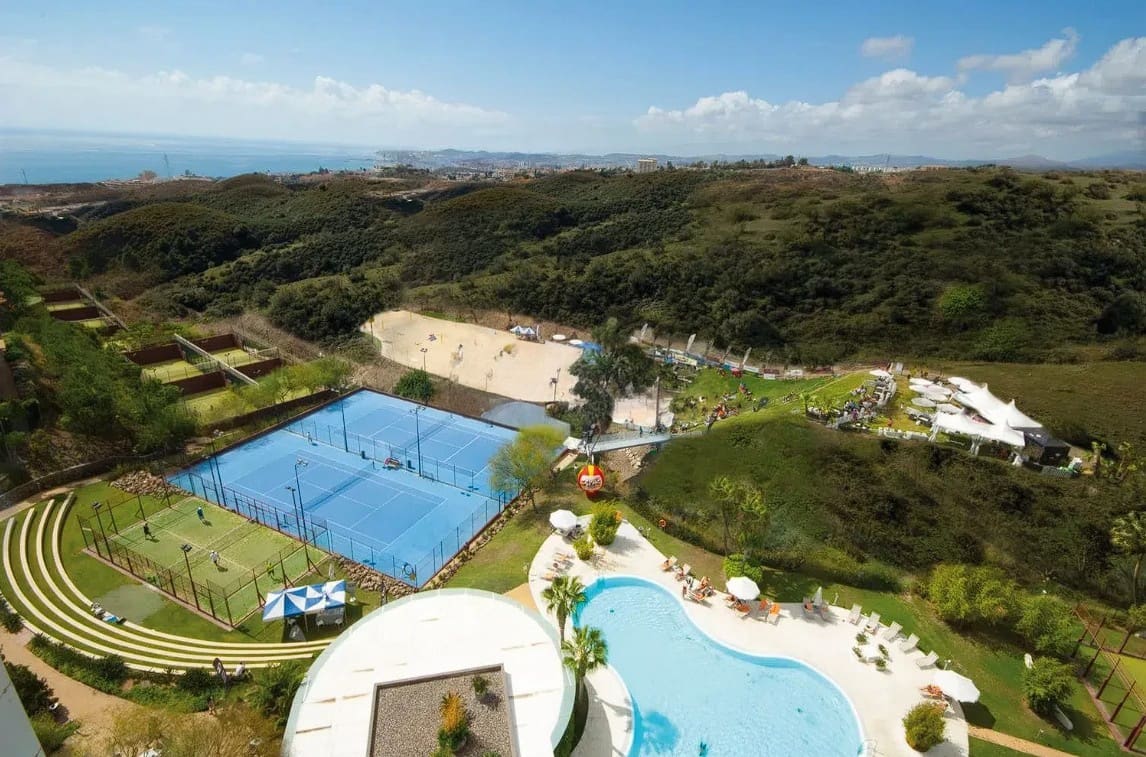 2 bedroom Apartment for sale in Fuengirola with pool garage - € 550,000 (Ref: 9829782)
