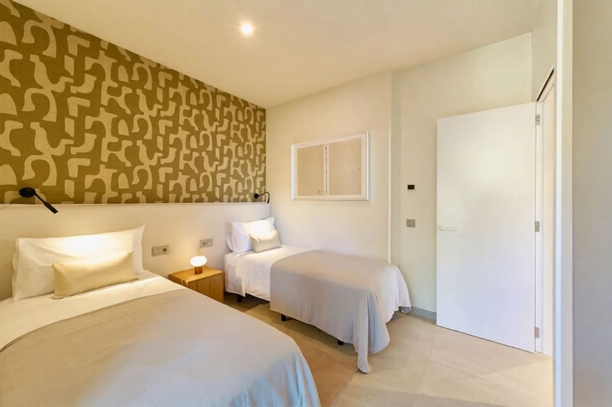 2 bedroom Apartment for sale in Fuengirola with pool garage - € 550,000 (Ref: 9829782)