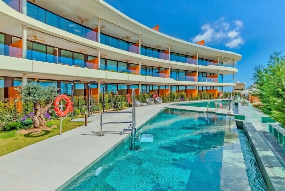 2 bedroom Apartment for sale in Fuengirola with pool garage - € 550,000 (Ref: 9829782)