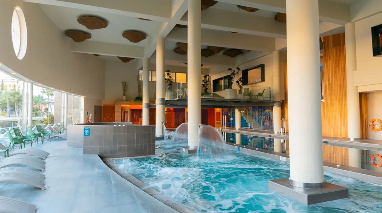 2 bedroom Apartment for sale in Fuengirola with pool garage - € 550,000 (Ref: 9829782)