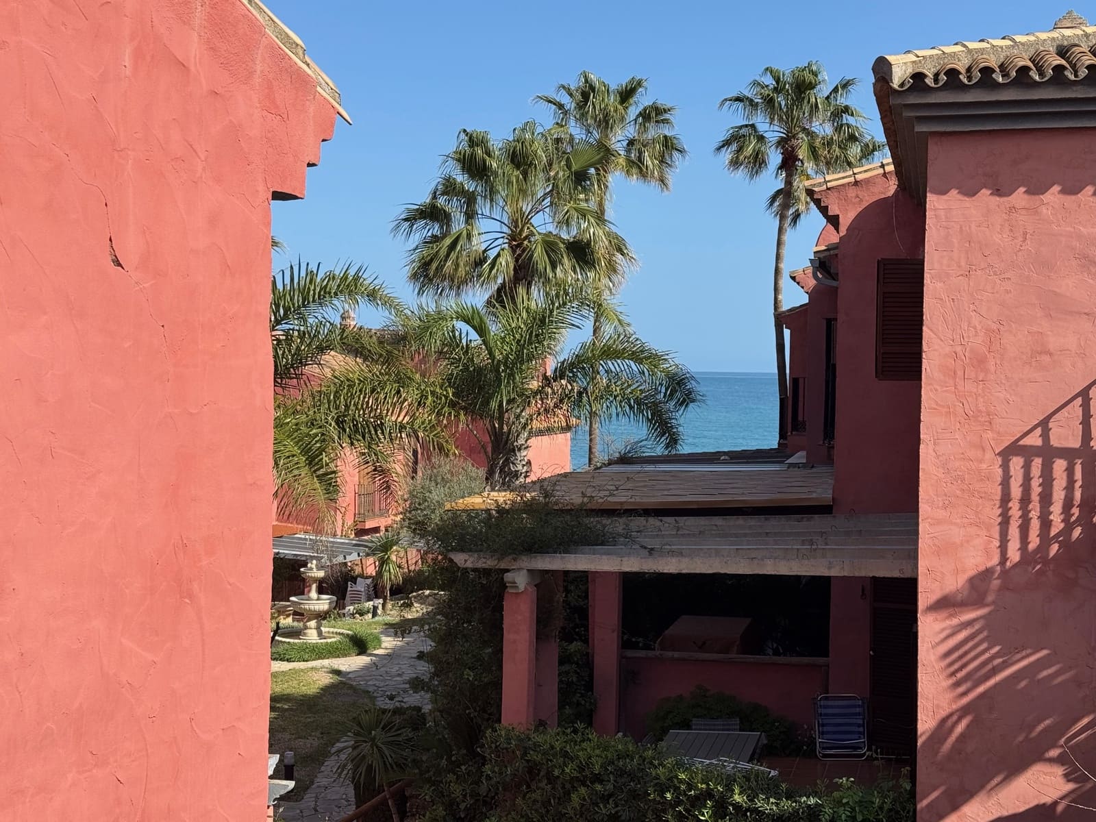 Adosado de 3 habitaciones en Estepona en venta con piscina garaje - 549.000 € (Ref: 9829784)