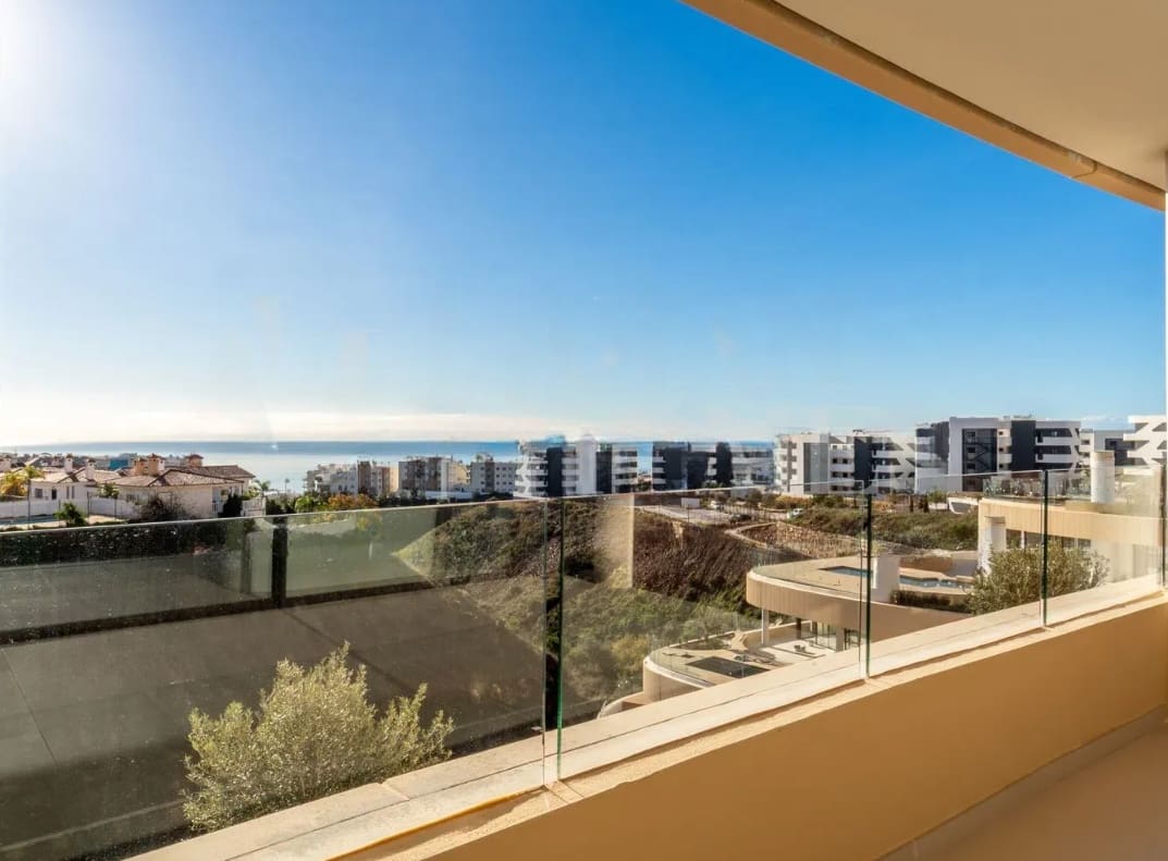 Apartamento de 2 habitaciones en Fuengirola en venta con piscina garaje - 695.000 € (Ref: 9829785)
