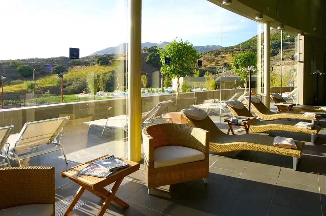 Apartamento de 2 habitaciones en Fuengirola en venta con piscina garaje - 695.000 € (Ref: 9829785)