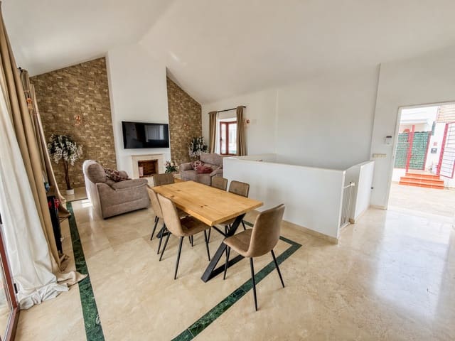 3 slaapkamer Rijtjeshuis te koop in Doña Julia Golf, Casares met garage - € 470.000 (Ref: 9829787)