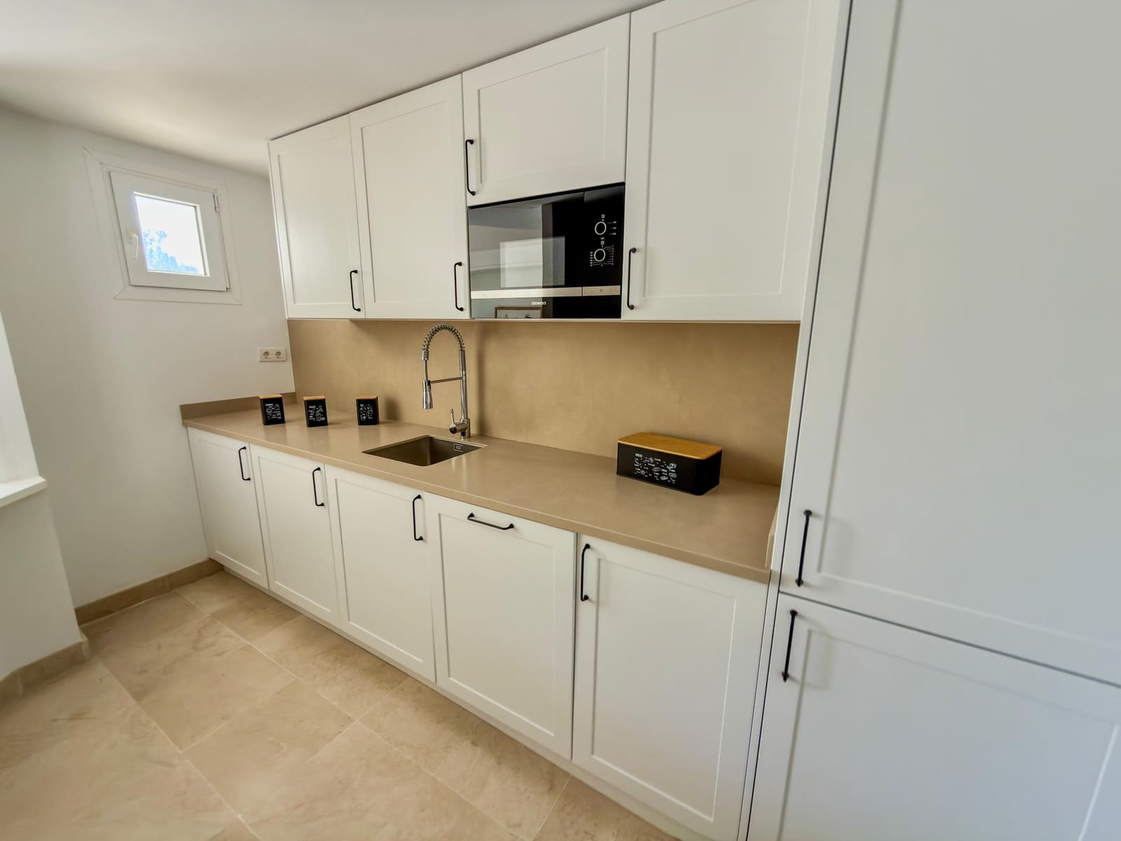 2 bedroom Apartment for sale in Marbella with pool garage - € 475,000 (Ref: 9829791)