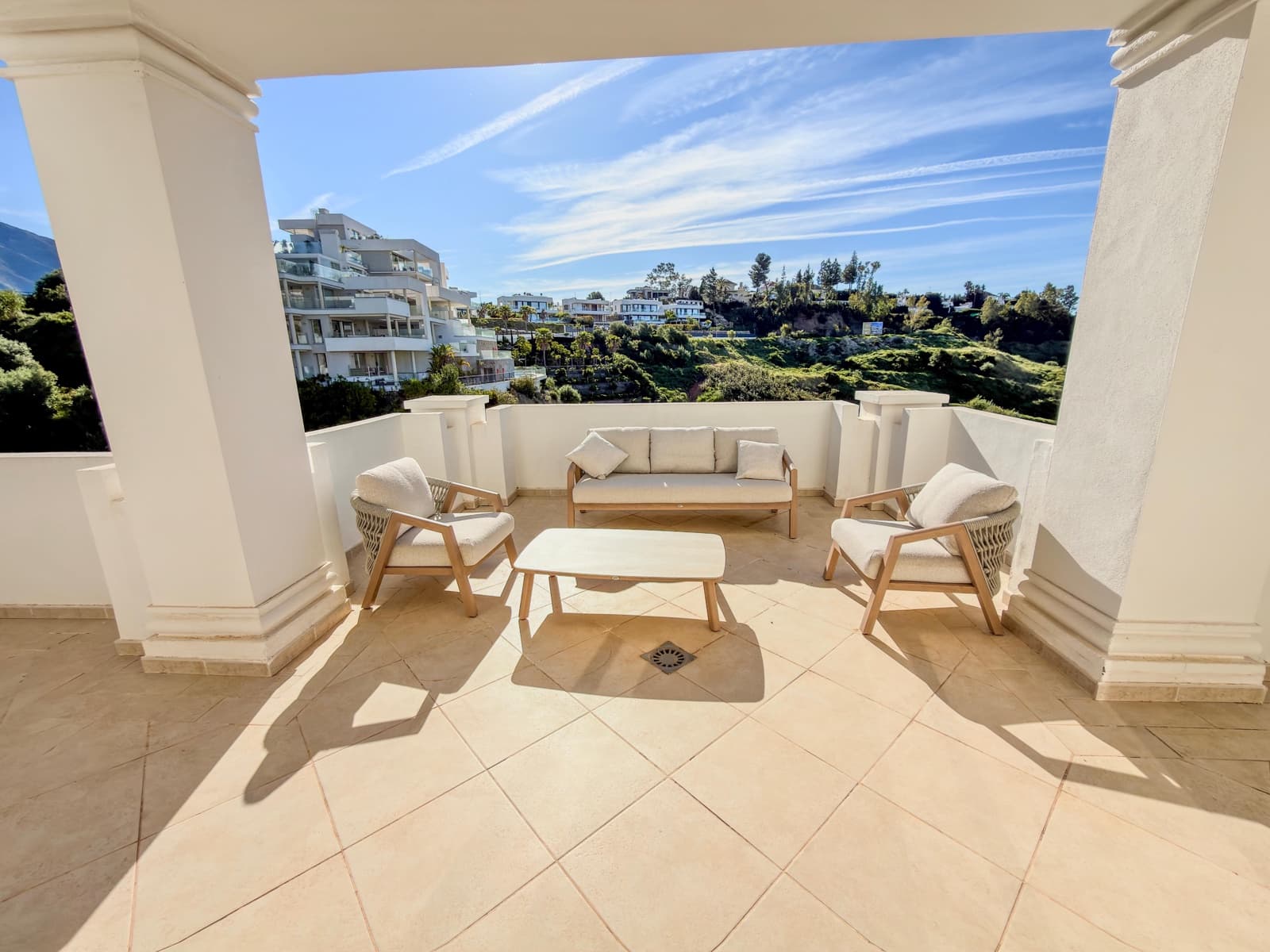 2 bedroom Apartment for sale in Marbella with pool garage - € 475,000 (Ref: 9829791)