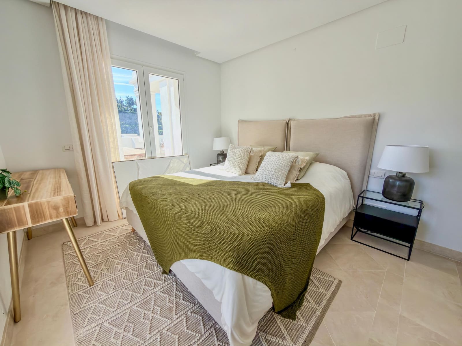 2 bedroom Apartment for sale in Marbella with pool garage - € 475,000 (Ref: 9829791)
