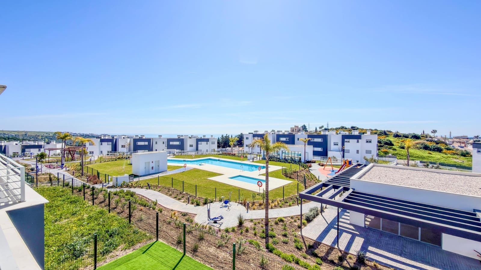 3 makuuhuone Huoneisto myytävänä paikassa Estepona mukana uima-altaan 
autotalli - 438 000 € (Ref: 9829792)