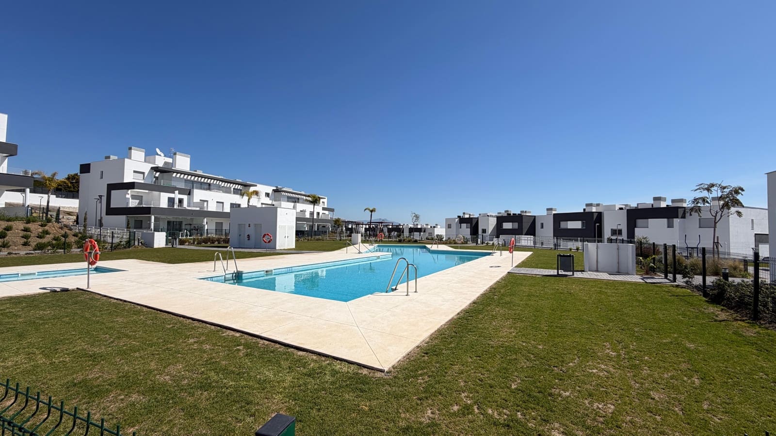 3 makuuhuone Huoneisto myytävänä paikassa Estepona mukana uima-altaan 
autotalli - 438 000 € (Ref: 9829792)