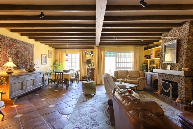 Garage for sale in Benahavís - € 375,000 (Ref: 9829796)