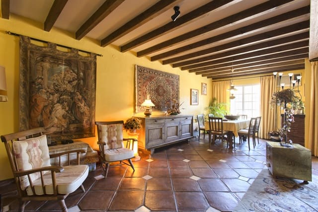 Garage for sale in Benahavís - € 375,000 (Ref: 9829796)