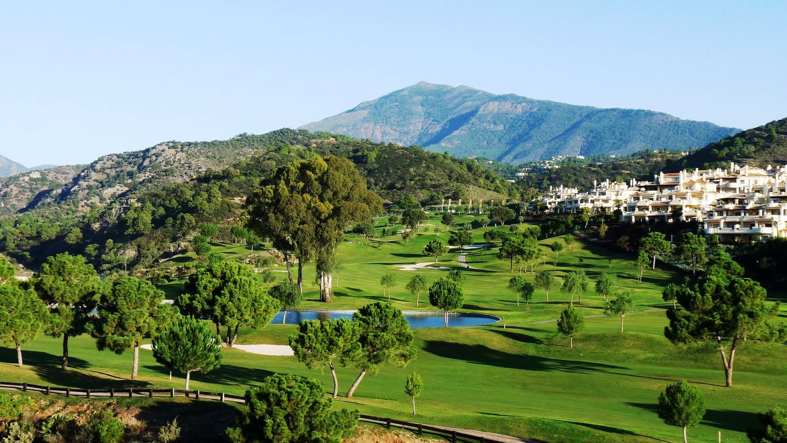 Garage for sale in Benahavis - € 375,000 (Ref: 9829796)