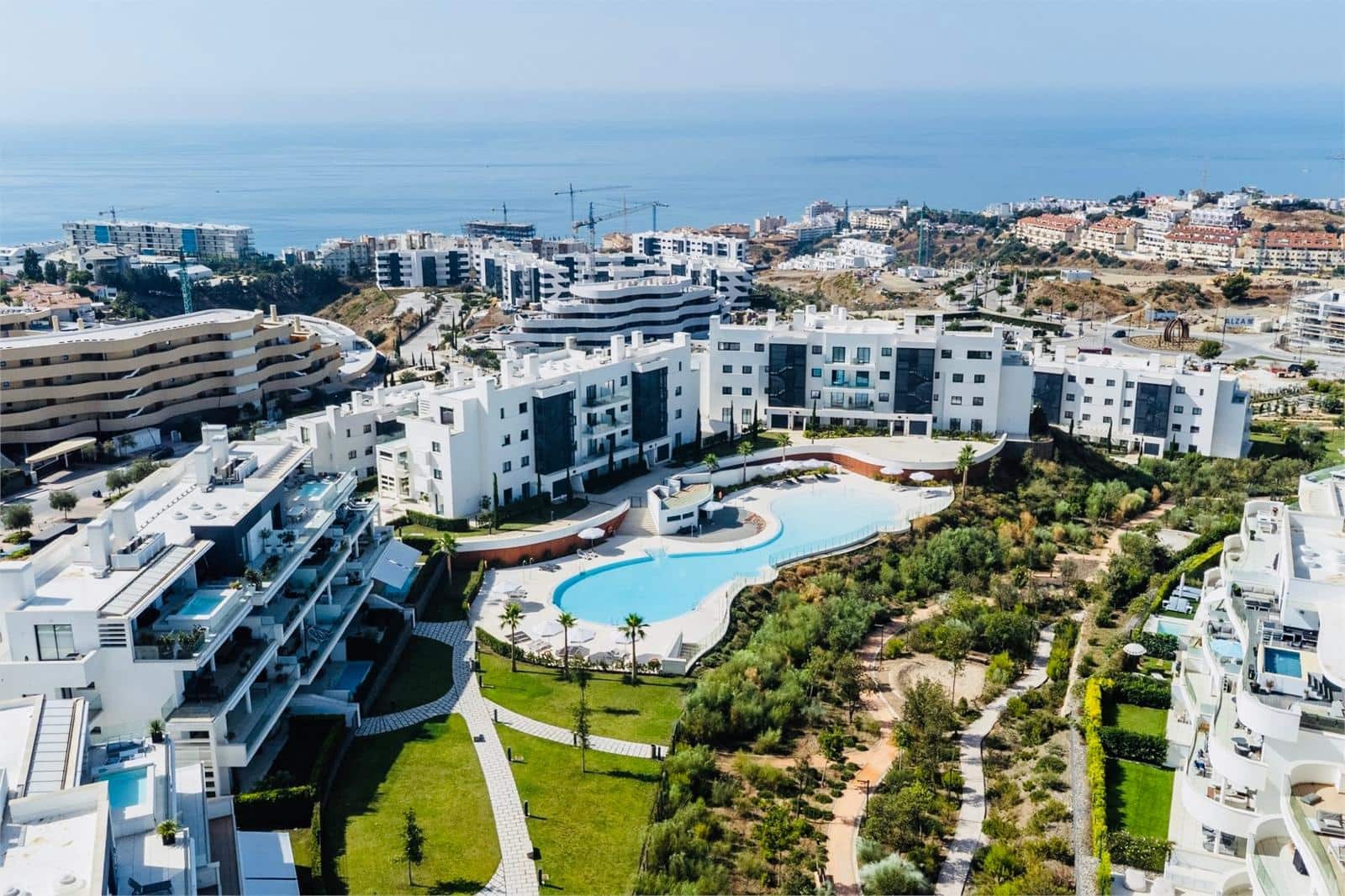 3 bedroom Apartment for rent in Fuengirola with pool garage - € 3,500 (Ref: 9829797)